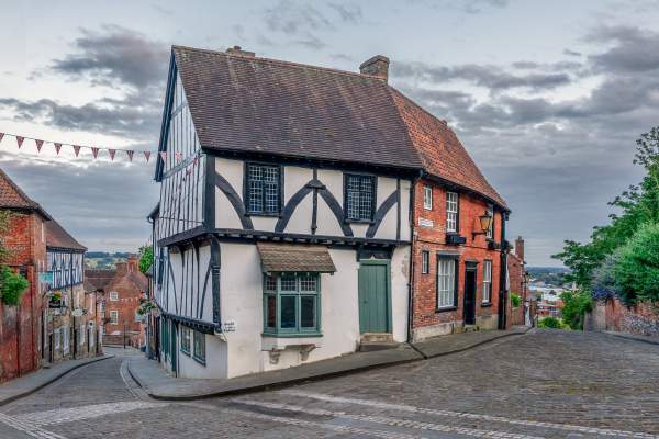 Stormy skies over the Harlequin Pub on Steep Hill