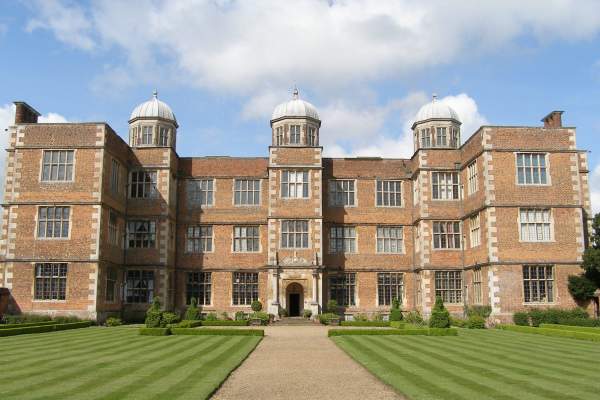 A turn around the grounds: Sculpture at Doddington