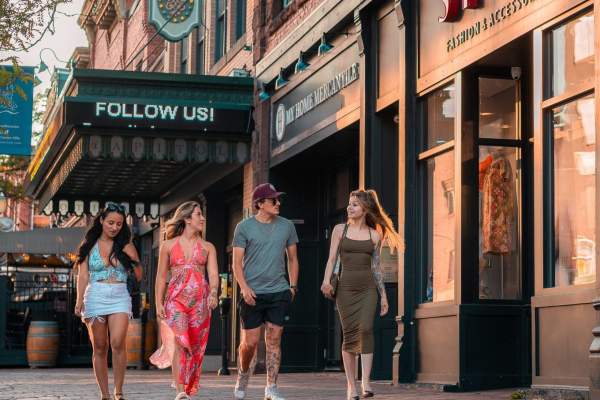 Ready for urban vibes and endless activities? Let’s explore!