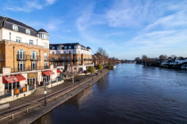 Staines-upon-Thames – Bridges, Bronze, and Big Brands
