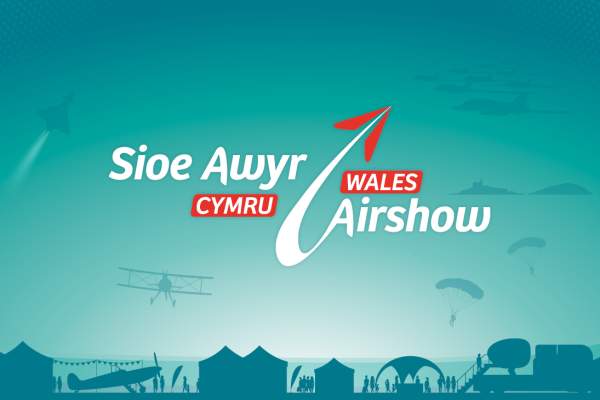 Bydd Sioe Awyr Cymru'n dychwelyd i Fae Abertawe ar Gyfer Penwythnos