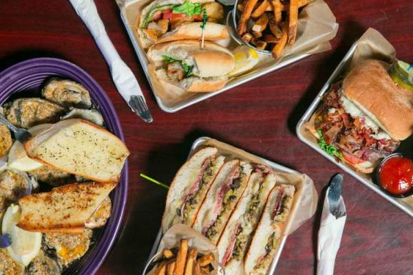The Quarter Bar an Grill