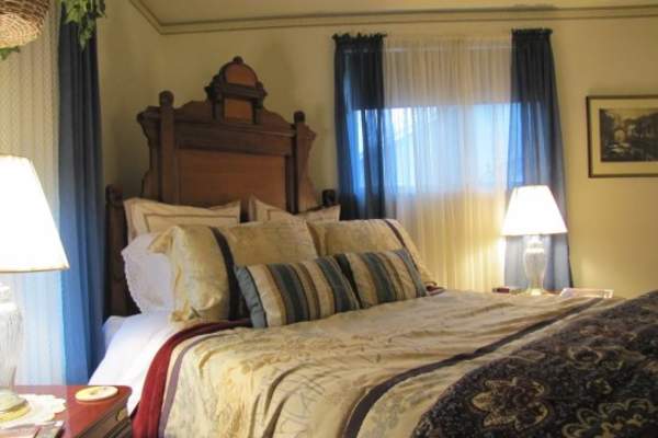 Davies House Bed & Breakfast and Extended Stay Inn