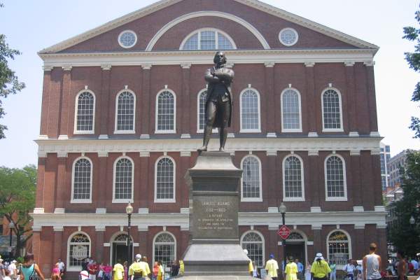 Boston Town Crier - Tours of Freedom Trail