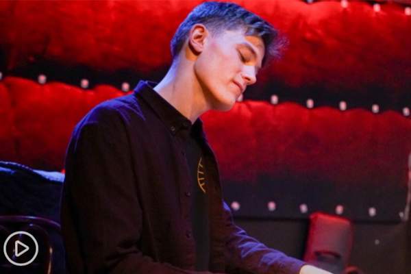 Berklee Courtyard Series: Evan Fort