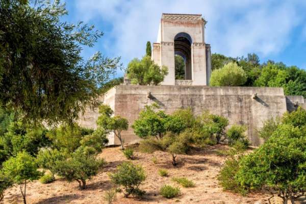 Earth to Sky Botanic Walk