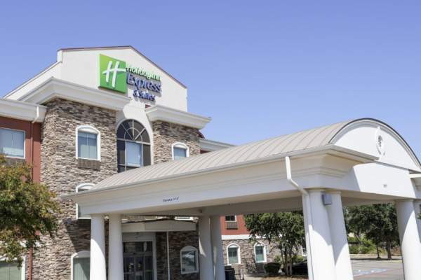 Holiday Inn & Suites