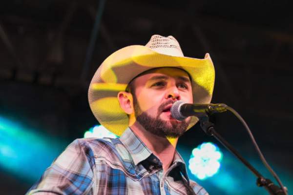 LIVE MUSIC at Lake Mac Casino: Neil Hewitt