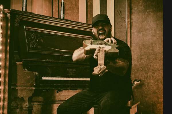 LIVE MUSIC at Lake Mac Casino: Damien Gunn Band