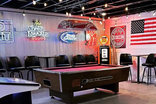 Hooks Lake Bar & Grill