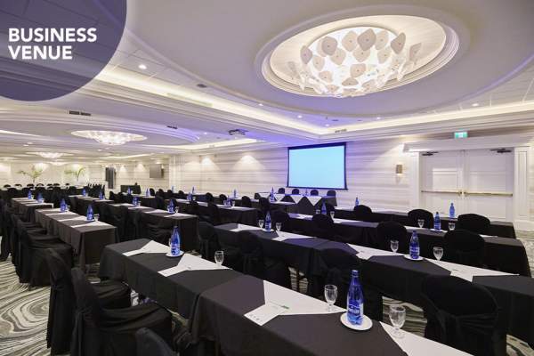 Holiday Inn Suites Parkway Conference Centre
