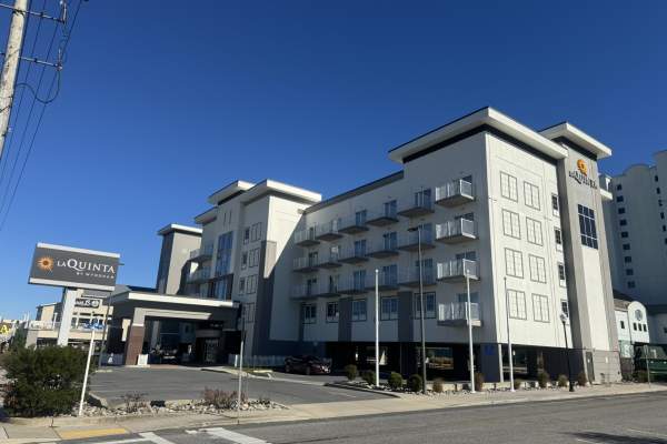 La Quinta Inn & Suites