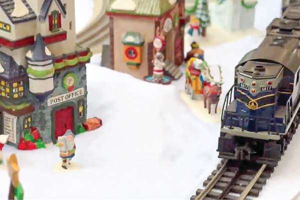 HOLIDAY TRAIN GARDEN DISPLAY