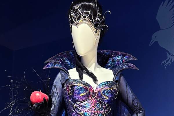 Heroes & Villains: The Art of the Disney Costume