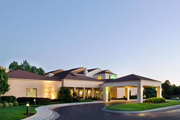 Courtyard by Marriott Overland Park/Metcalf