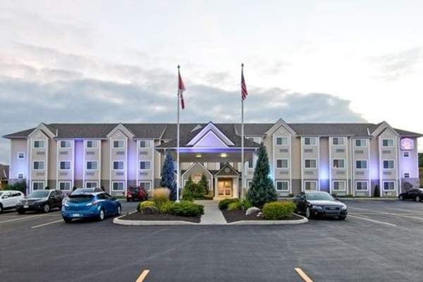 Best Western Plus Woodstock Inn & Suites