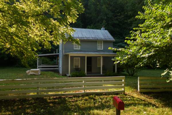 DLT Cabins, LLC