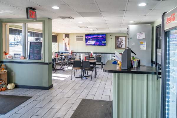 Jess' Main Street Bar & Grill