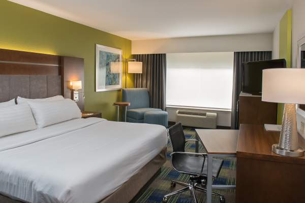 Holiday Inn Express Hotel & Suites