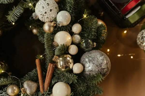 24 Days of Features: Wreath Making Class #2