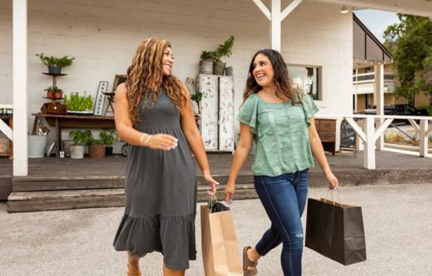 friends shopping