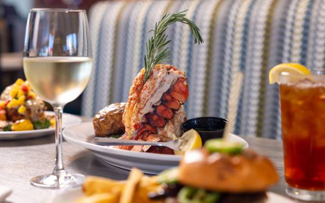 Lock 'N Key Restaurant & Pub Lobster, Burger and Drinks