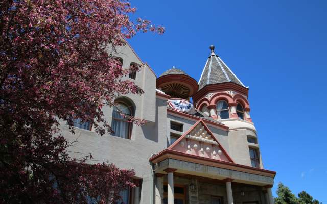 Nagle-Warren Mansion in Cheyenne during spring