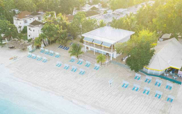 Aerial view of Skylark Resort - Seven Mile Beach