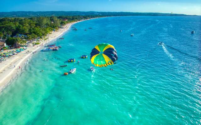 Parasailing in Negril - Summer Vibes