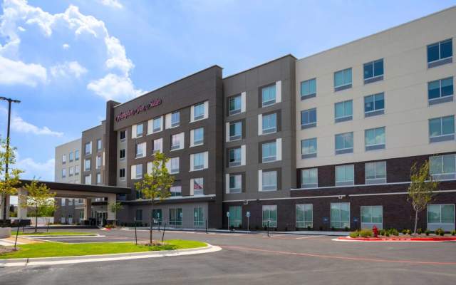 Hampton Inn & Suites