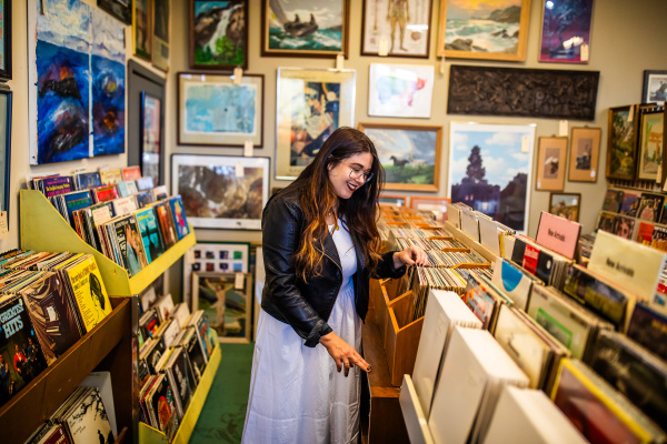 5 Thrifting Tips and Tricks with Jenni Yolo of “Makeover by Monday”