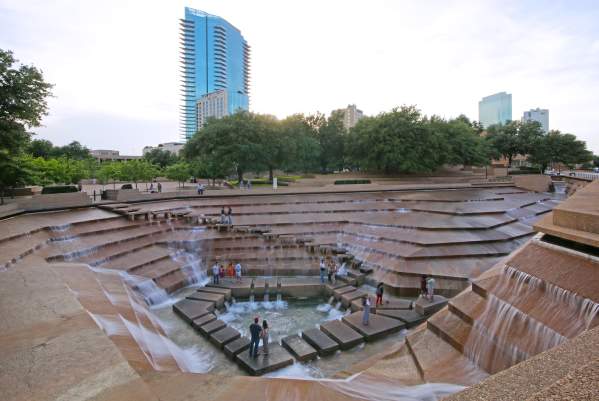 Wonder World: Water Photo Opps in Fort Worth