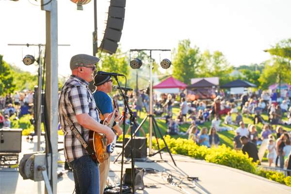 Band singing and crowd enjoying HartFest
