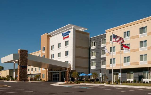Fairfield Inn & Suites - Fayetteville North