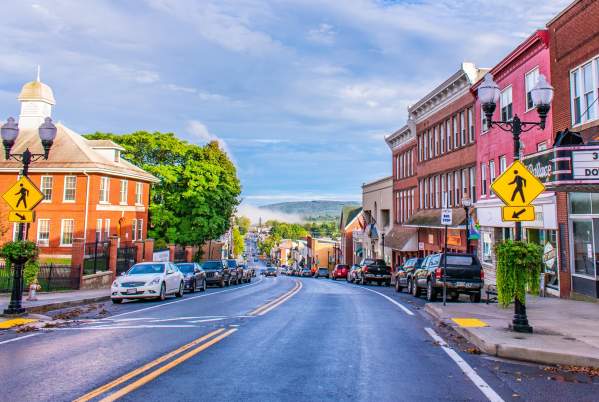 Streetscape-View-of-Main-Street-Frostburg-MD