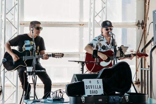 Devilla Live @ Bar Louie