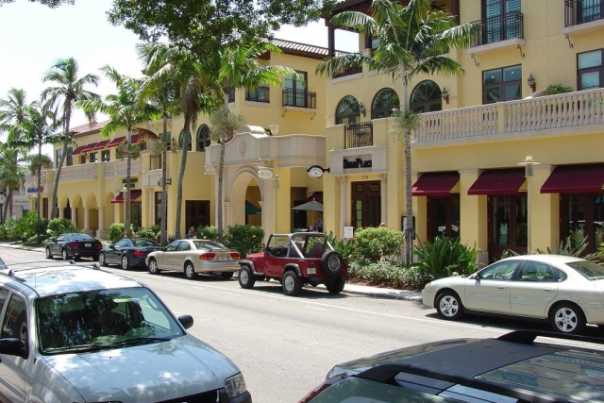 Fifth Avenue South in Naples