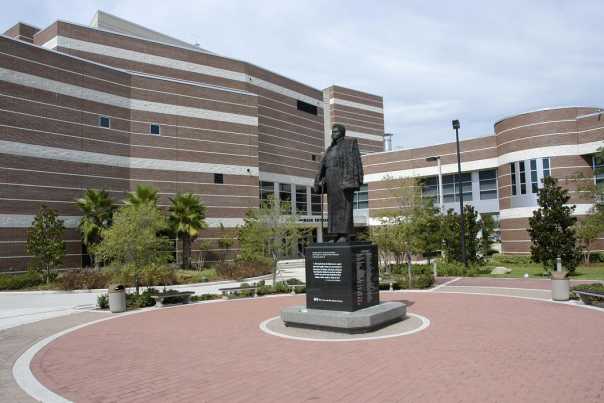 1236891912_dr._mary_mcleod_bethune_statue.jpg