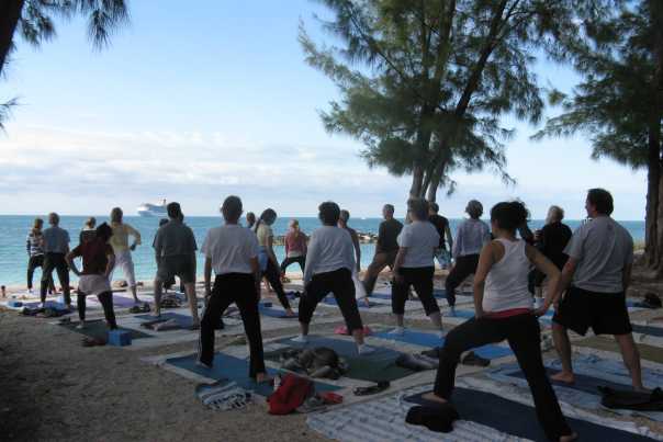 What could be better for the body and soul than yoga on the beach?