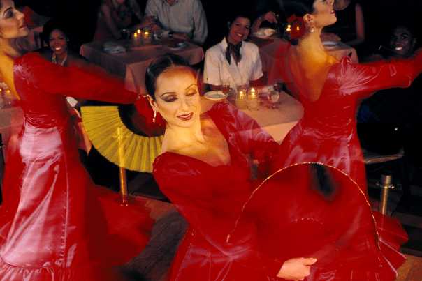 Los bailarines de flamenco entretienen a los invitados en el restaurante Columbia de Ybor City
