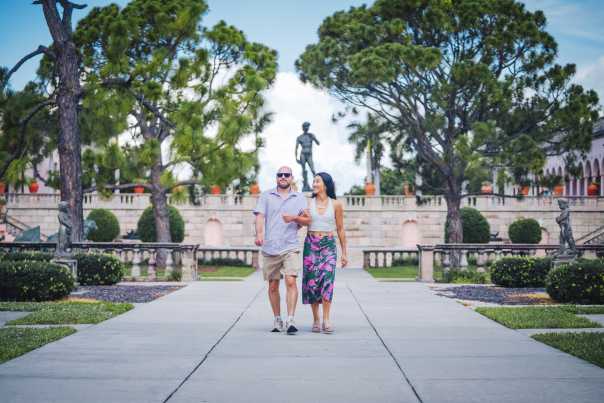 SARASOTA - RINGLING MUSEUM - COUPLE EXPLORING