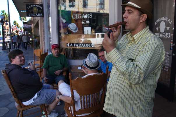 YborCitycigarsmokers.jpg