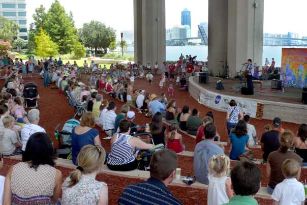 riverside-arts-market-jacksonville-stage-credit-vj-image-mclaren-family.jpg