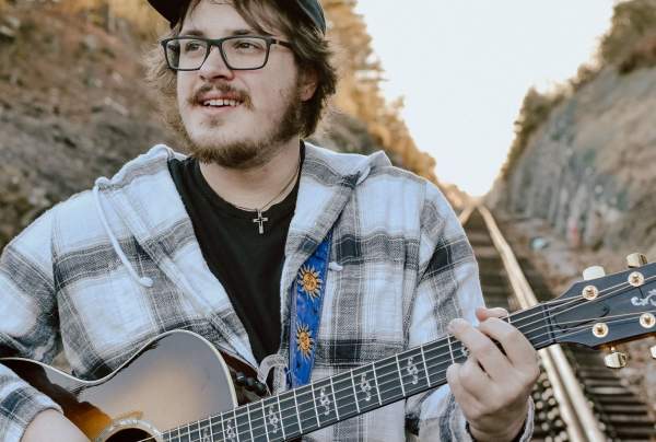 Live Music with Tom Abbott