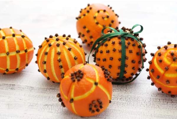 Craft Your Own Old-Fashioned Christmas Ornaments at a One-Room Schoolhouse