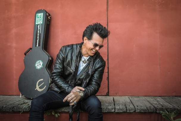 Mike Farris Sings the Soul of Christmas!