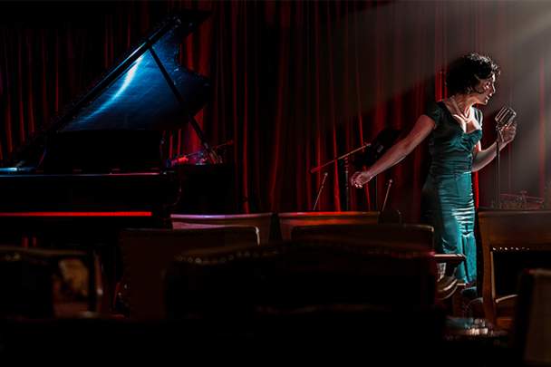 An Old Fashioned Christmas - Presented by Stephanie Adlington