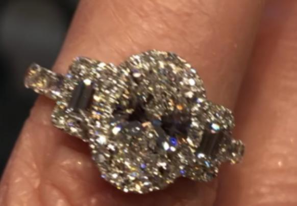 Bijou ring online