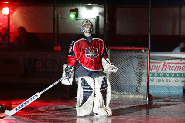 Hockey player in front of goal
