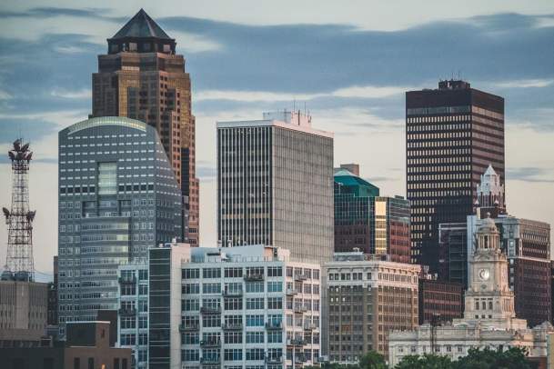Catch Des Moines - Des Moines Skyline by @jacobduyane